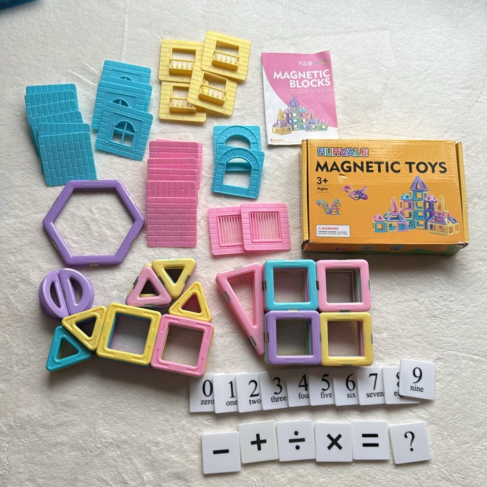 Magnetic set geometry shapes toys